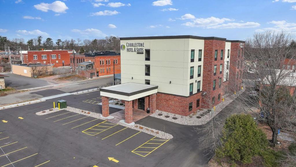 Cobblestone Hotel & Suites - Mosinee Exterior foto