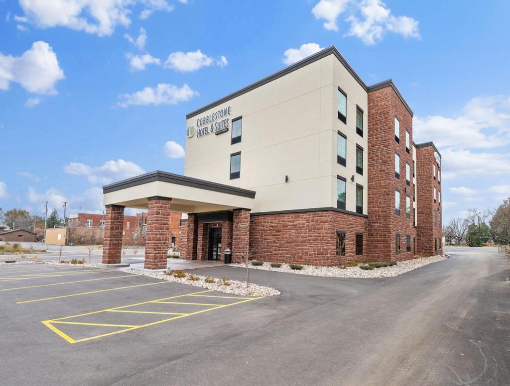 Cobblestone Hotel & Suites - Mosinee Exterior foto