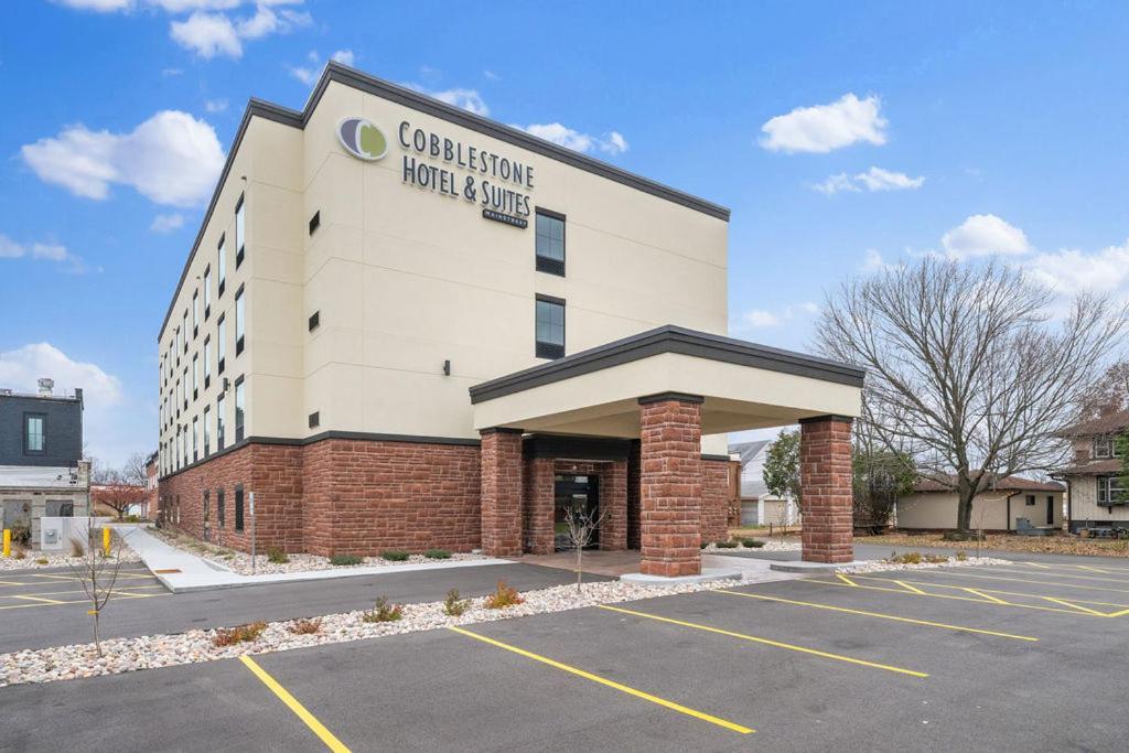 Cobblestone Hotel & Suites - Mosinee Exterior foto